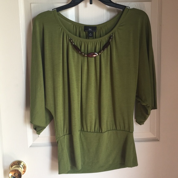 🟢 IZ Byer Women’s Green Blouse with Beaded Neckline (size M) - Picture 1 of 5